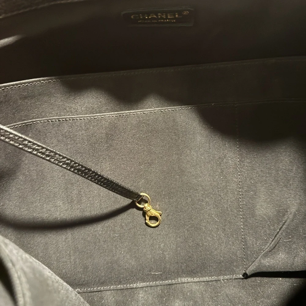 CHANEL QUILTED XXL TRAVEL FLACK  BLACK